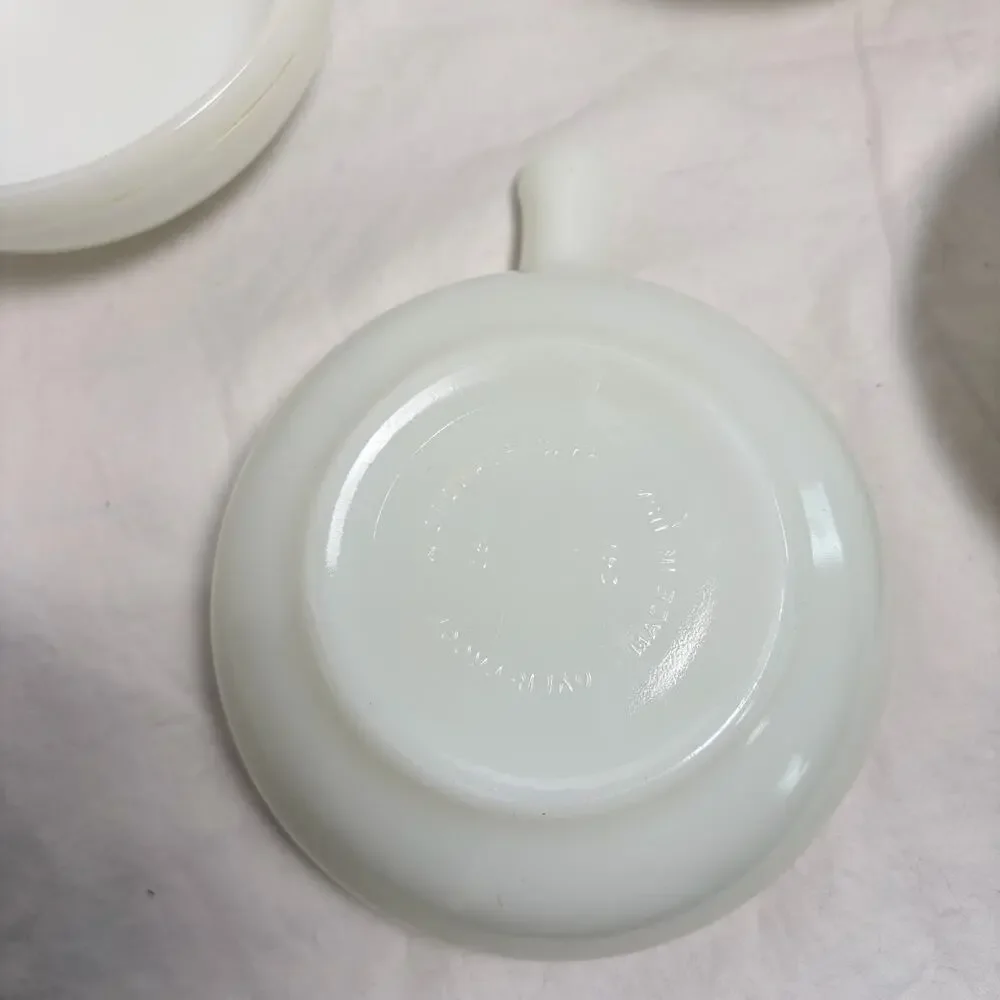 VTG Milk glass soup bowls with handle, set of 4. wear on 1. unmarked